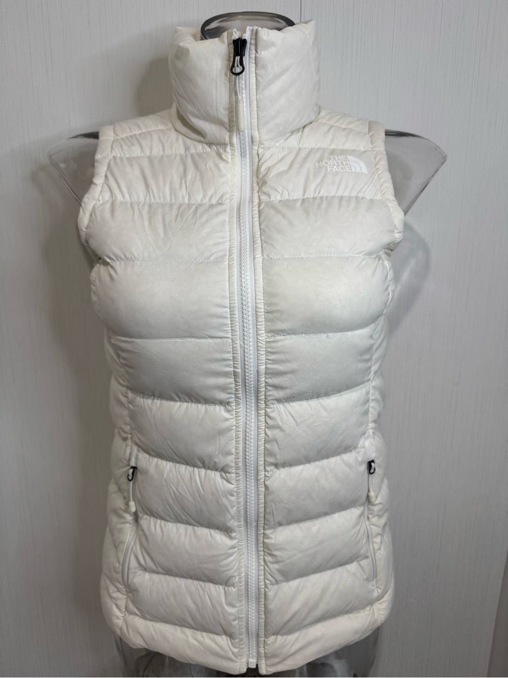 North Face Women's 700 Stretch Down Vest. Style: NF0A3O7F. Ivory/White. XS!